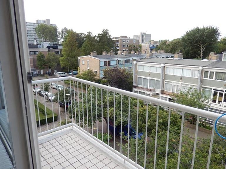 Furnished 2-Bedroom Apartment with 2 Balconies - Image 5