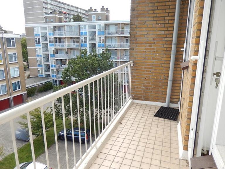 Furnished 2-Bedroom Apartment with 2 Balconies - Image 14