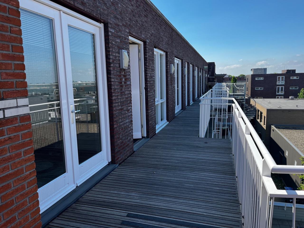 73 m² apartment with balcony in Ede - Image 2