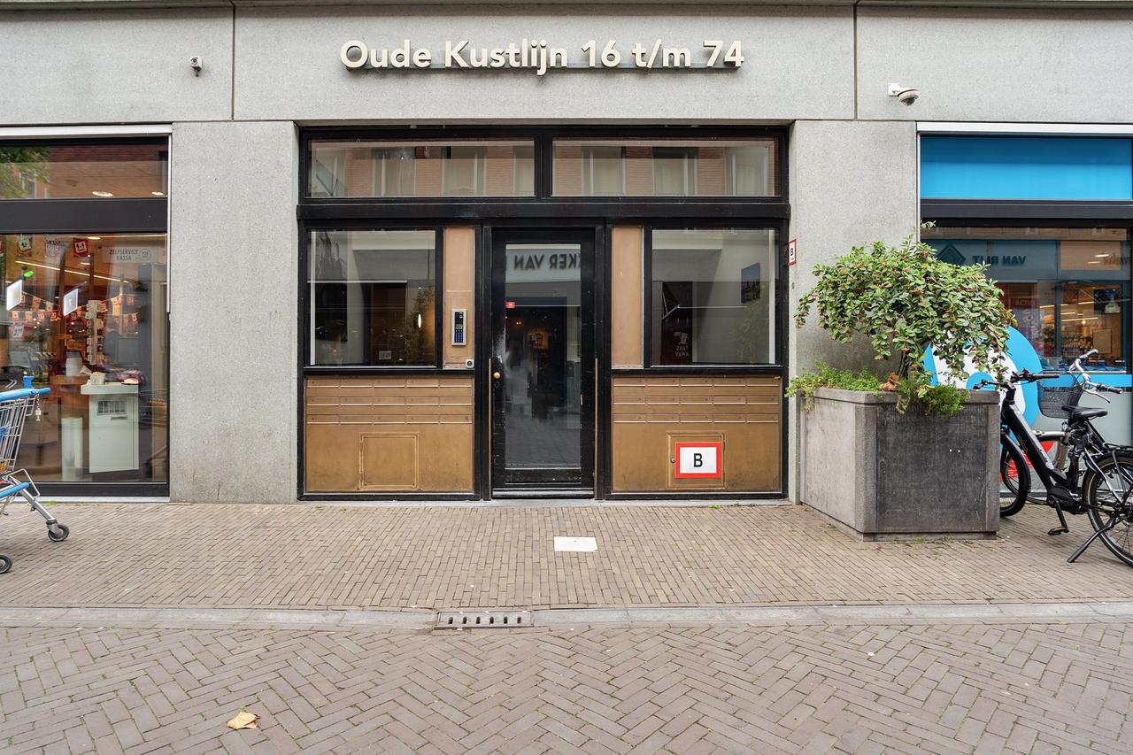 Available now: 107 m² with parking - Image 1