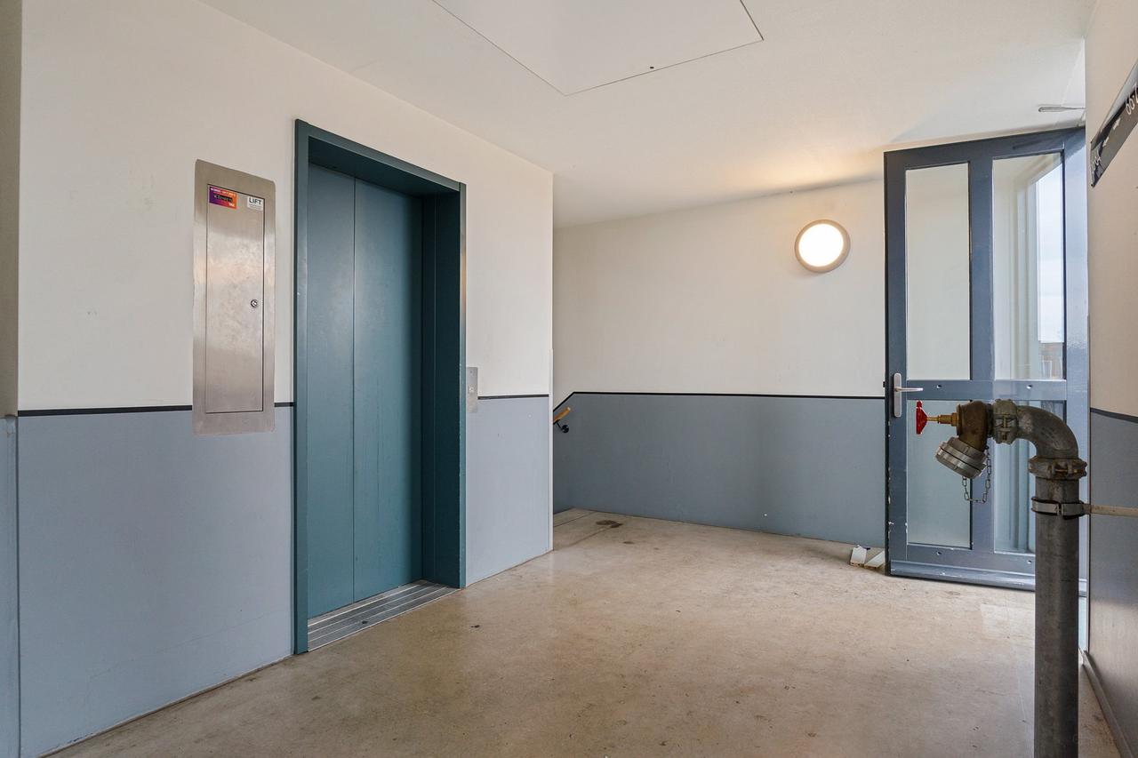 Available now: 107 m² with parking - Image 3
