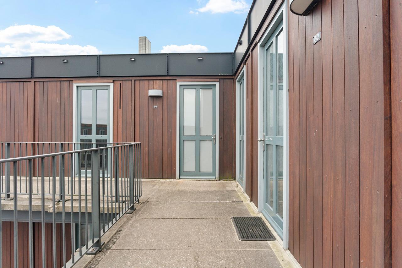 Available now: 107 m² with parking - Image 5