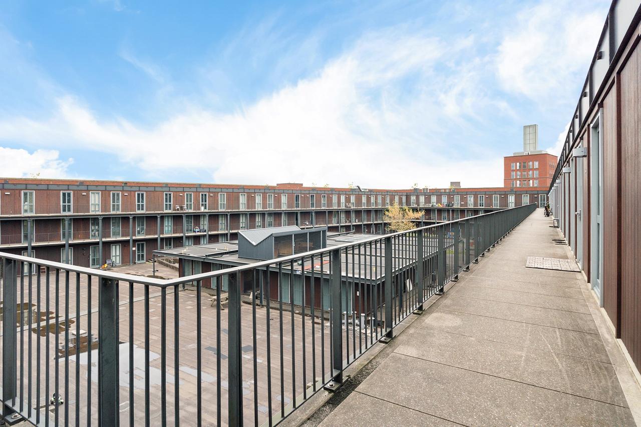 Available now: 107 m² with parking - Image 6