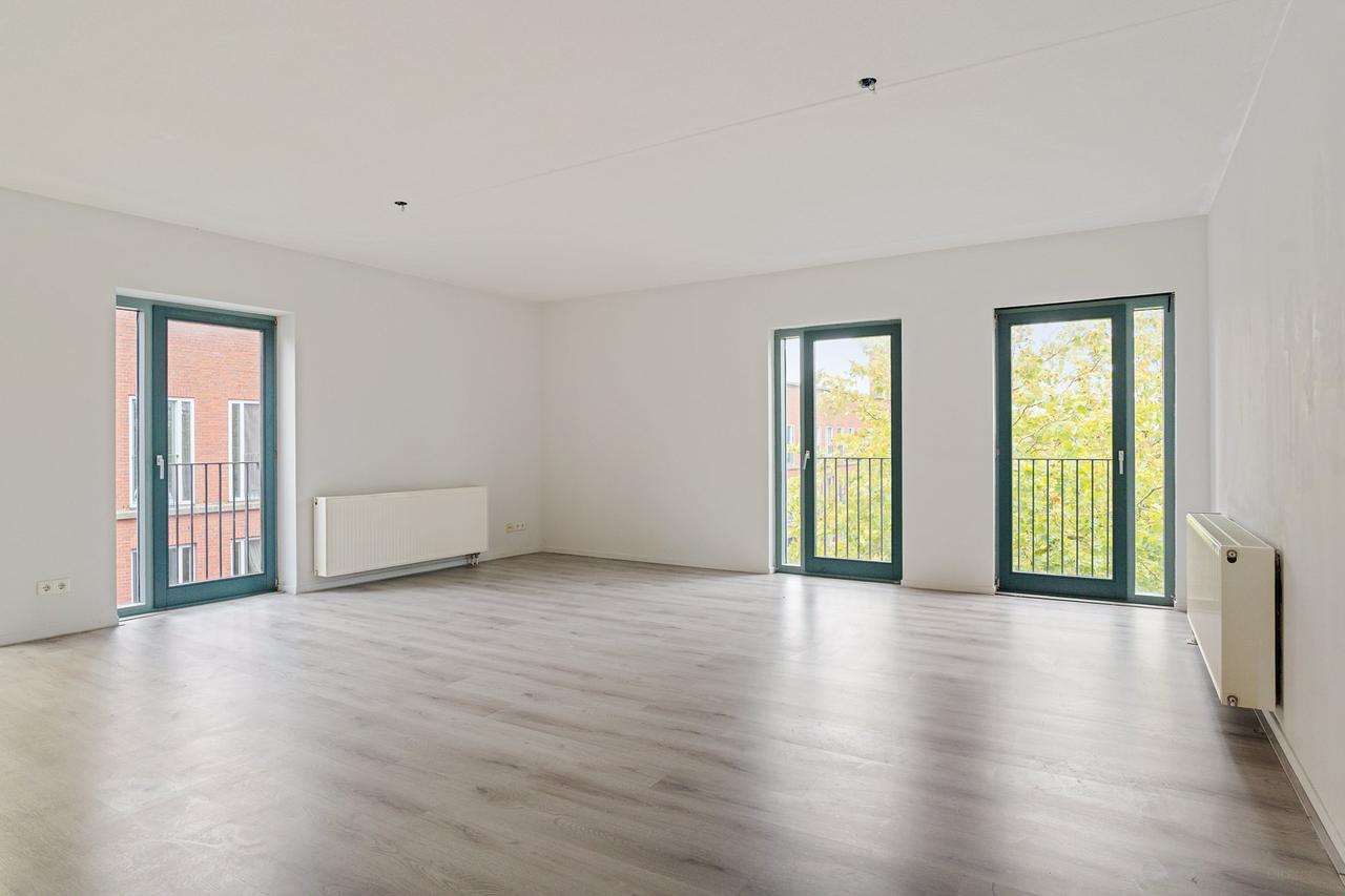 Available now: 107 m² with parking - Image 7