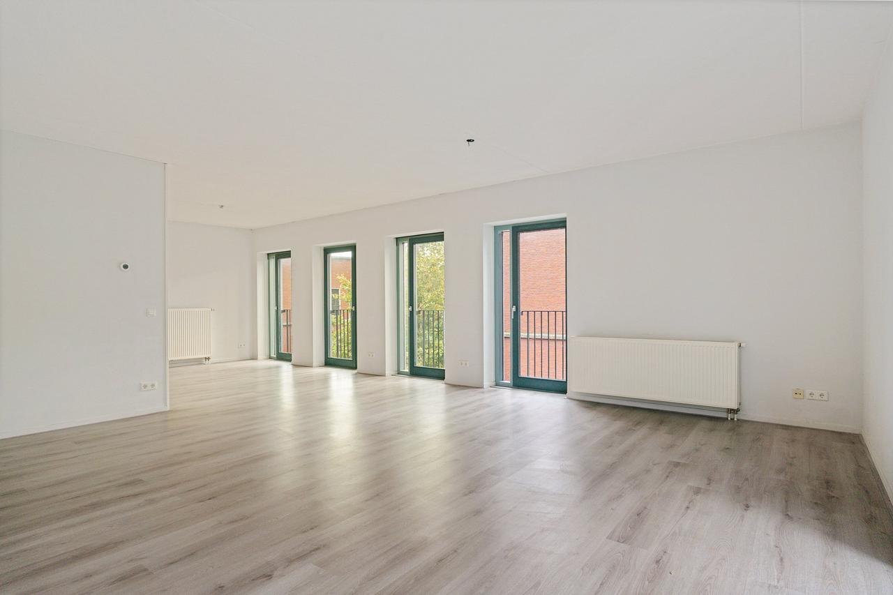 Available now: 107 m² with parking - Image 13