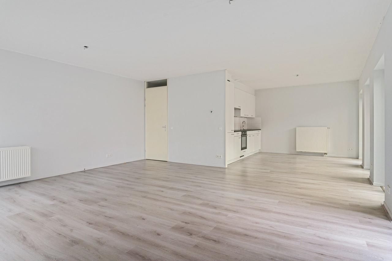 Available now: 107 m² with parking - Image 14