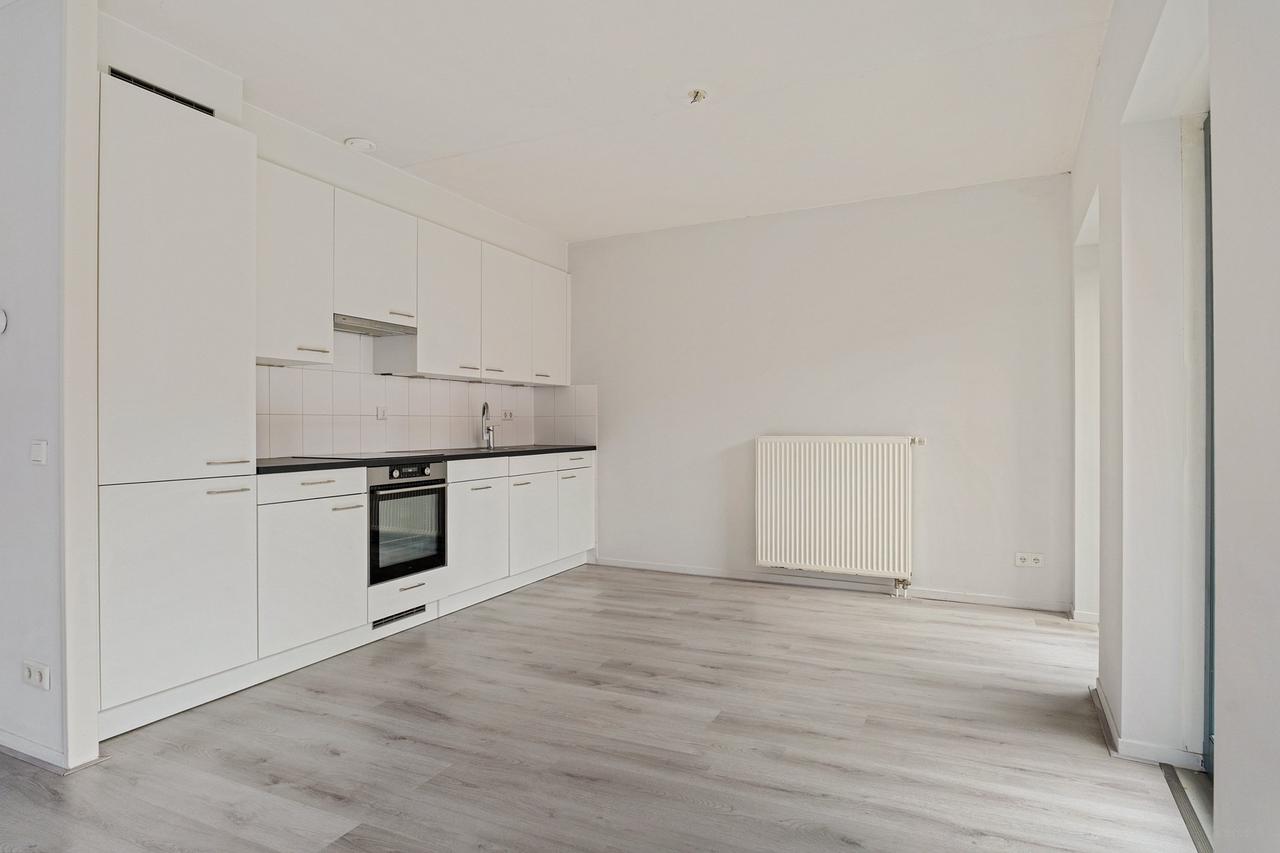 Available now: 107 m² with parking - Image 15