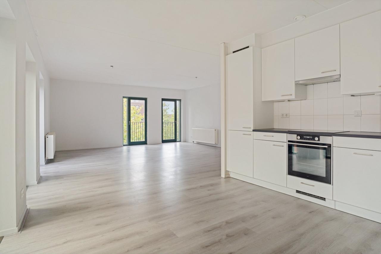 Available now: 107 m² with parking - Image 16