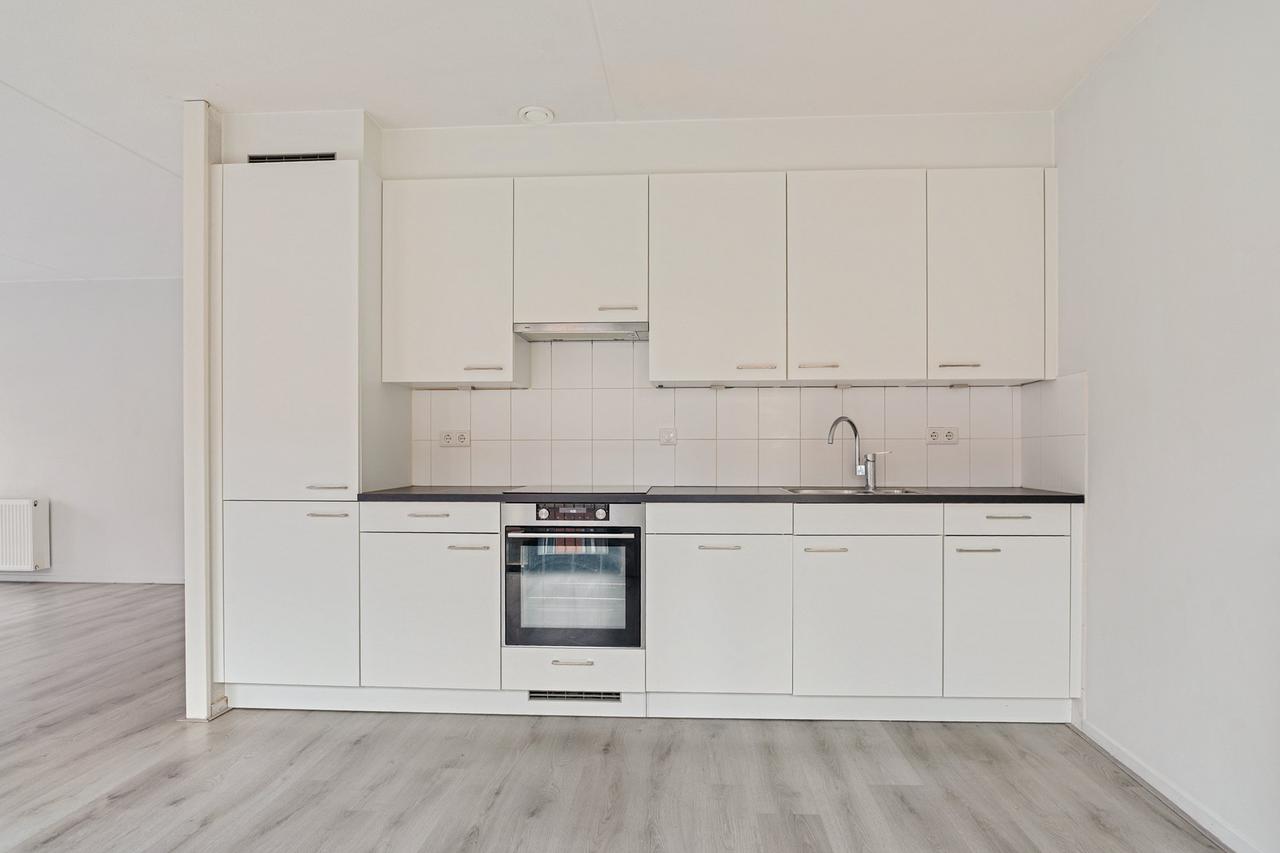 Available now: 107 m² with parking - Image 17