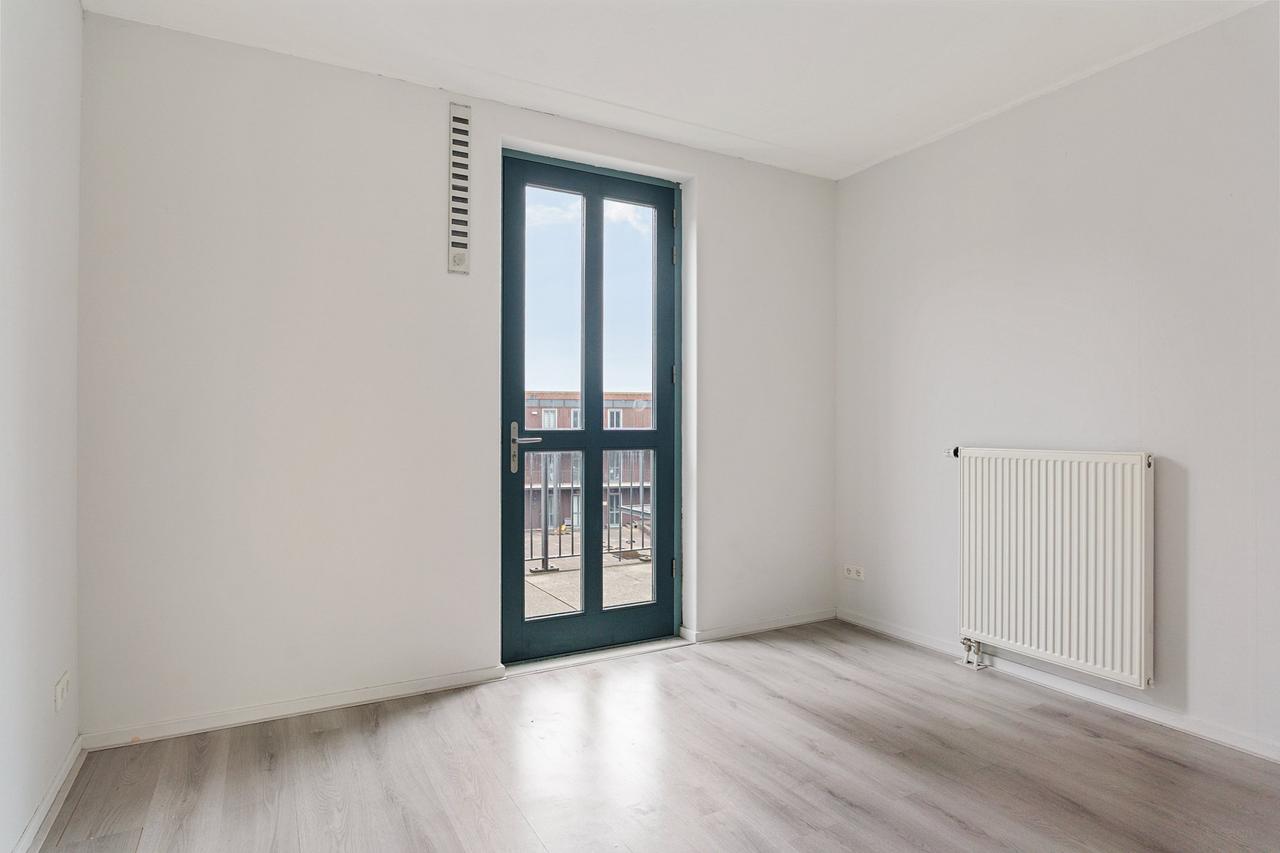 Available now: 107 m² with parking - Image 19