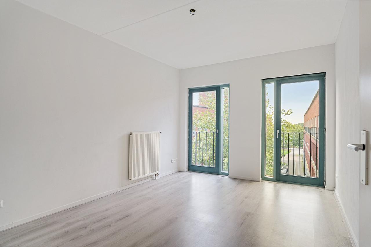 Available now: 107 m² with parking - Image 20