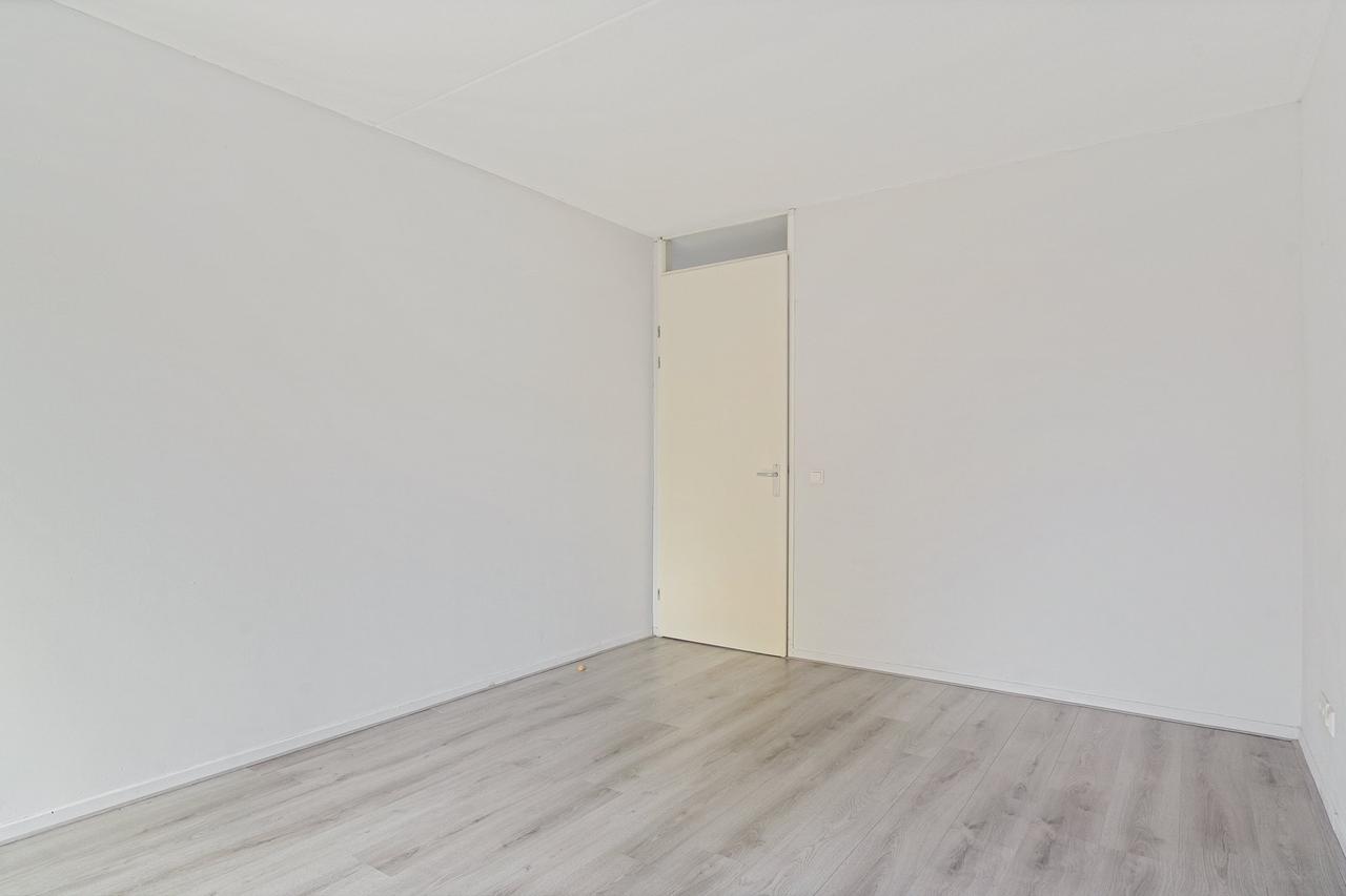 Available now: 107 m² with parking - Image 21