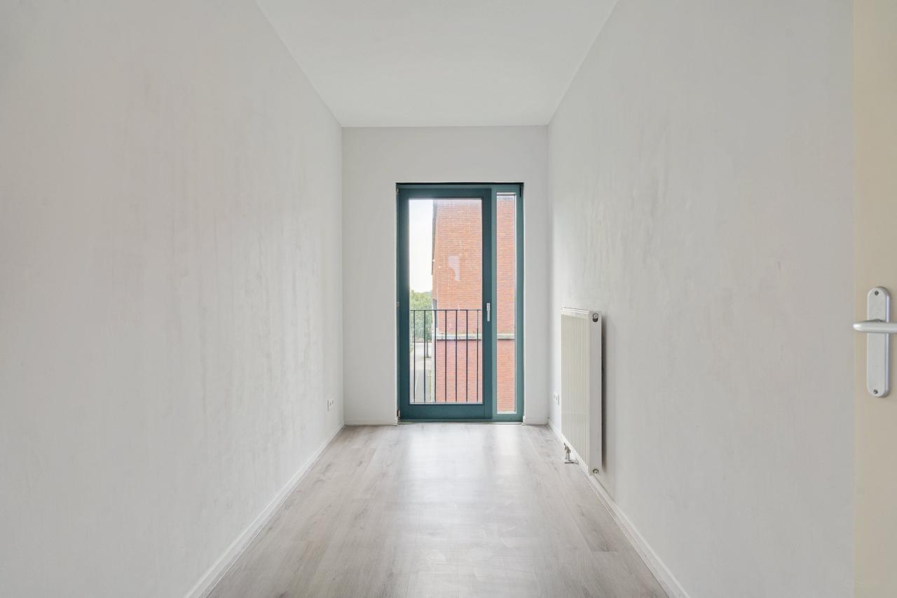 Available now: 107 m² with parking - Image 22