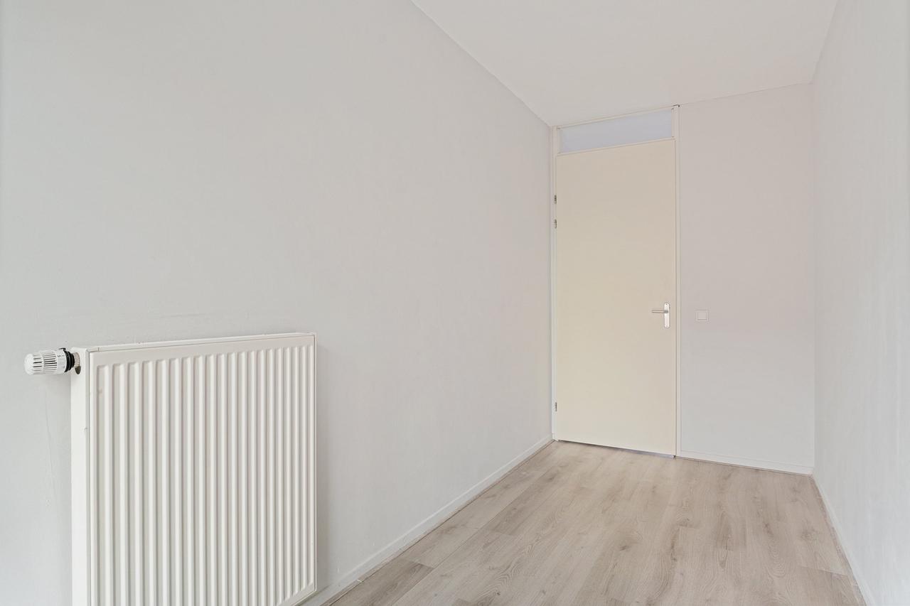 Available now: 107 m² with parking - Image 23