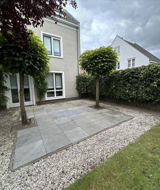 Rental home with 5 bedrooms and large garden - Image 2