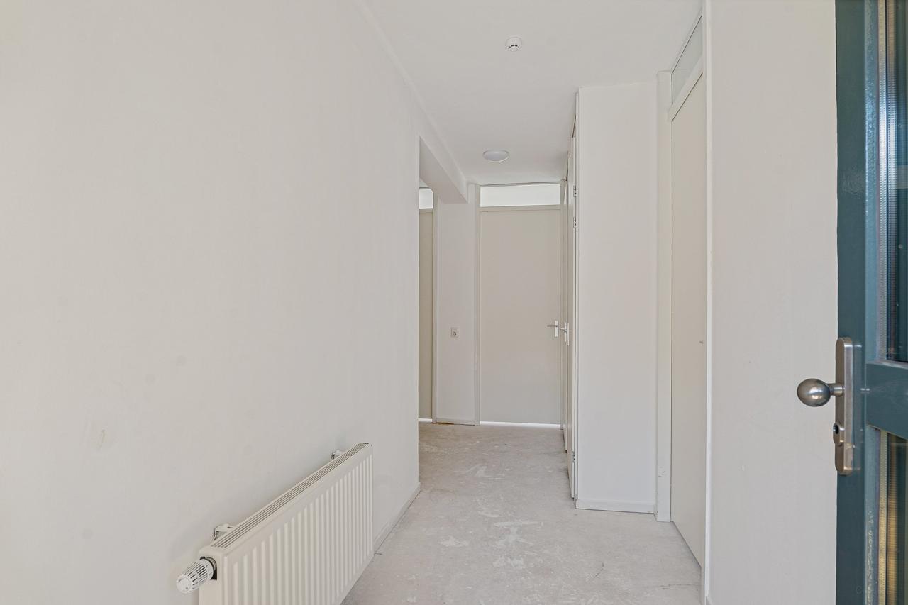4-Room Apartment with Balcony and Parking - Image 1
