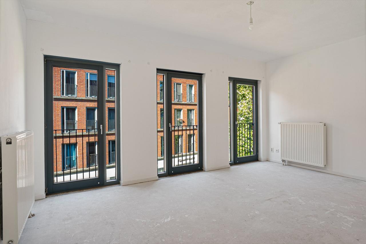 4-Room Apartment with Balcony and Parking - Image 5