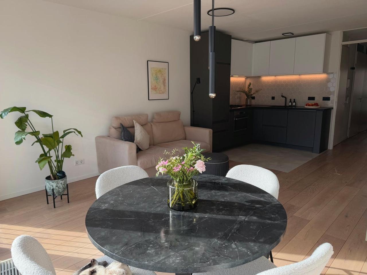 Gemeubileerd 3-kamerappartement bij Westerdok - Afbeelding 4