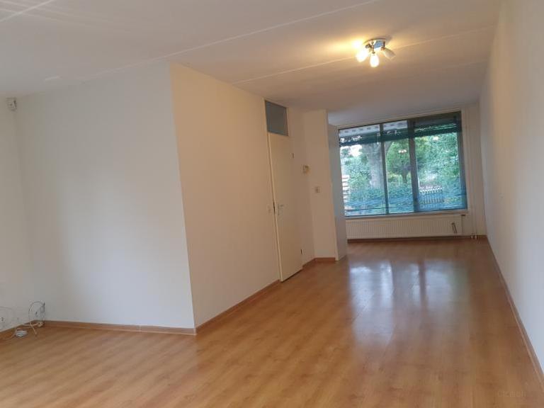 4 Bedrooms and Garage in Oosthuizen - Image 4