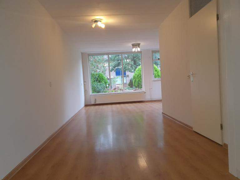 4 Bedrooms and Garage in Oosthuizen - Image 5