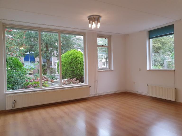 4 Bedrooms and Garage in Oosthuizen - Image 6