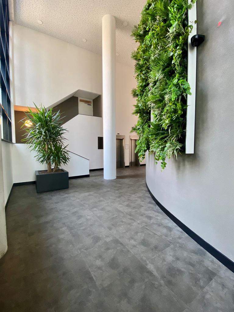 98 m² apartment with balcony and parking space - Image 2