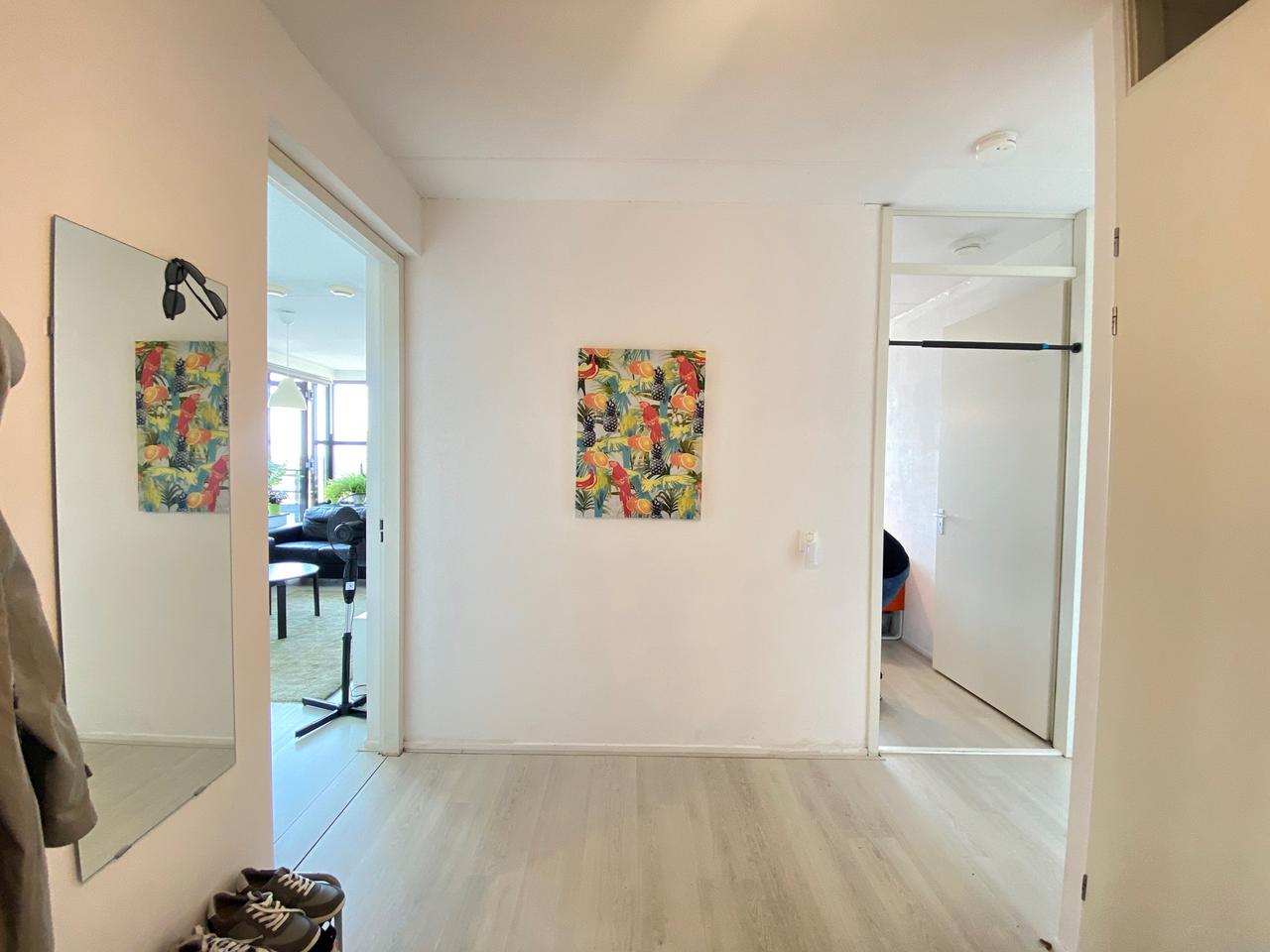 98 m² apartment with balcony and parking space - Image 4