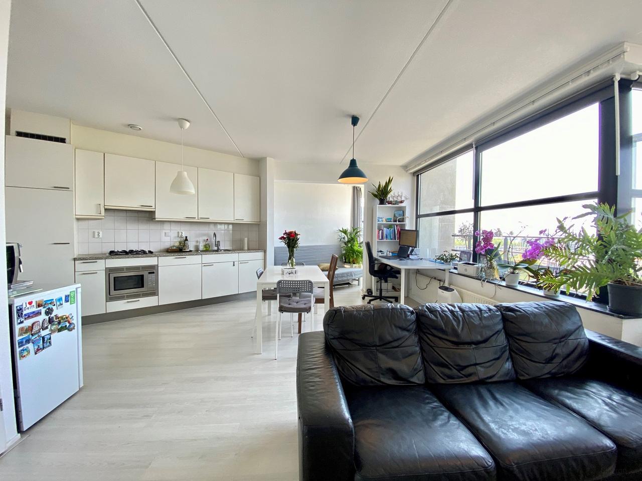 98 m² apartment with balcony and parking space - Image 5