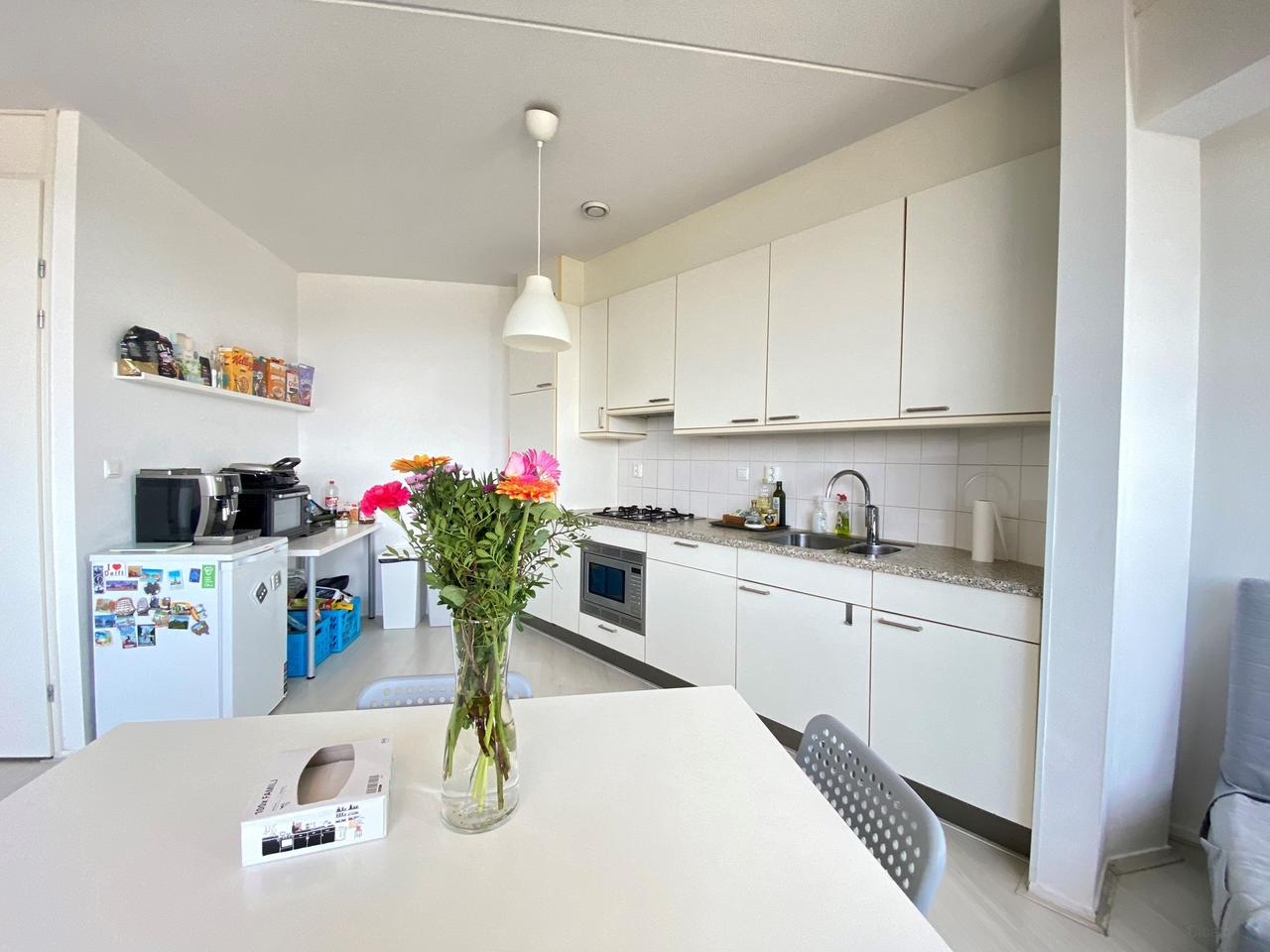 98 m² apartment with balcony and parking space - Image 12