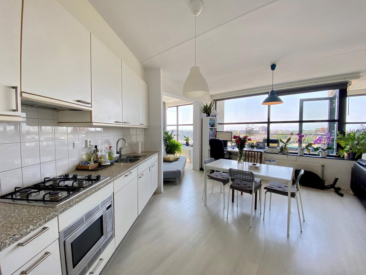 98 m² apartment with balcony and parking space - Image 13