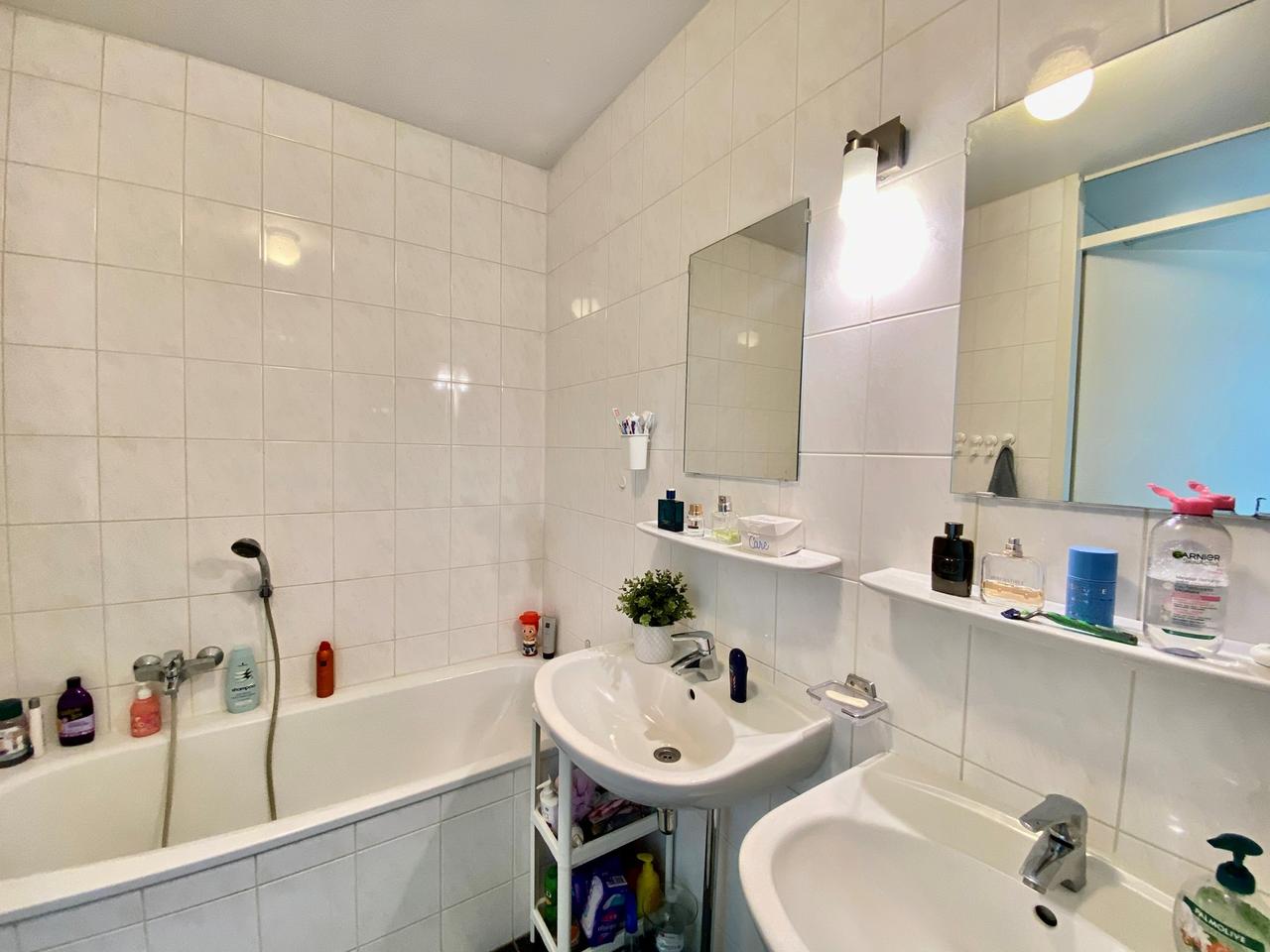 98 m² apartment with balcony and parking space - Image 23