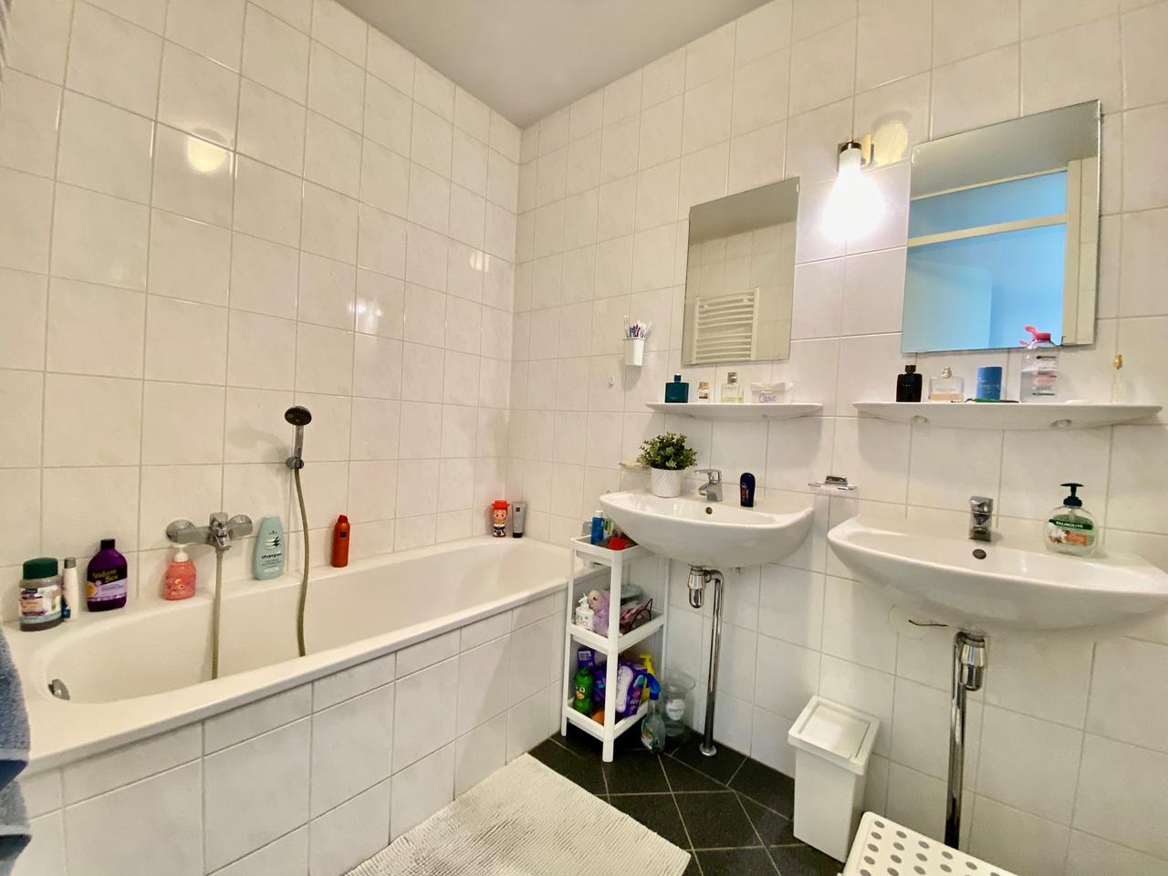 98 m² apartment with balcony and parking space - Image 25