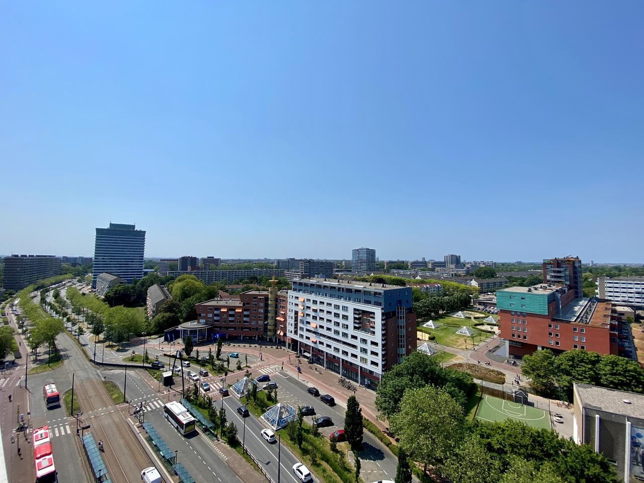 98 m² apartment with balcony and parking space - Image 36
