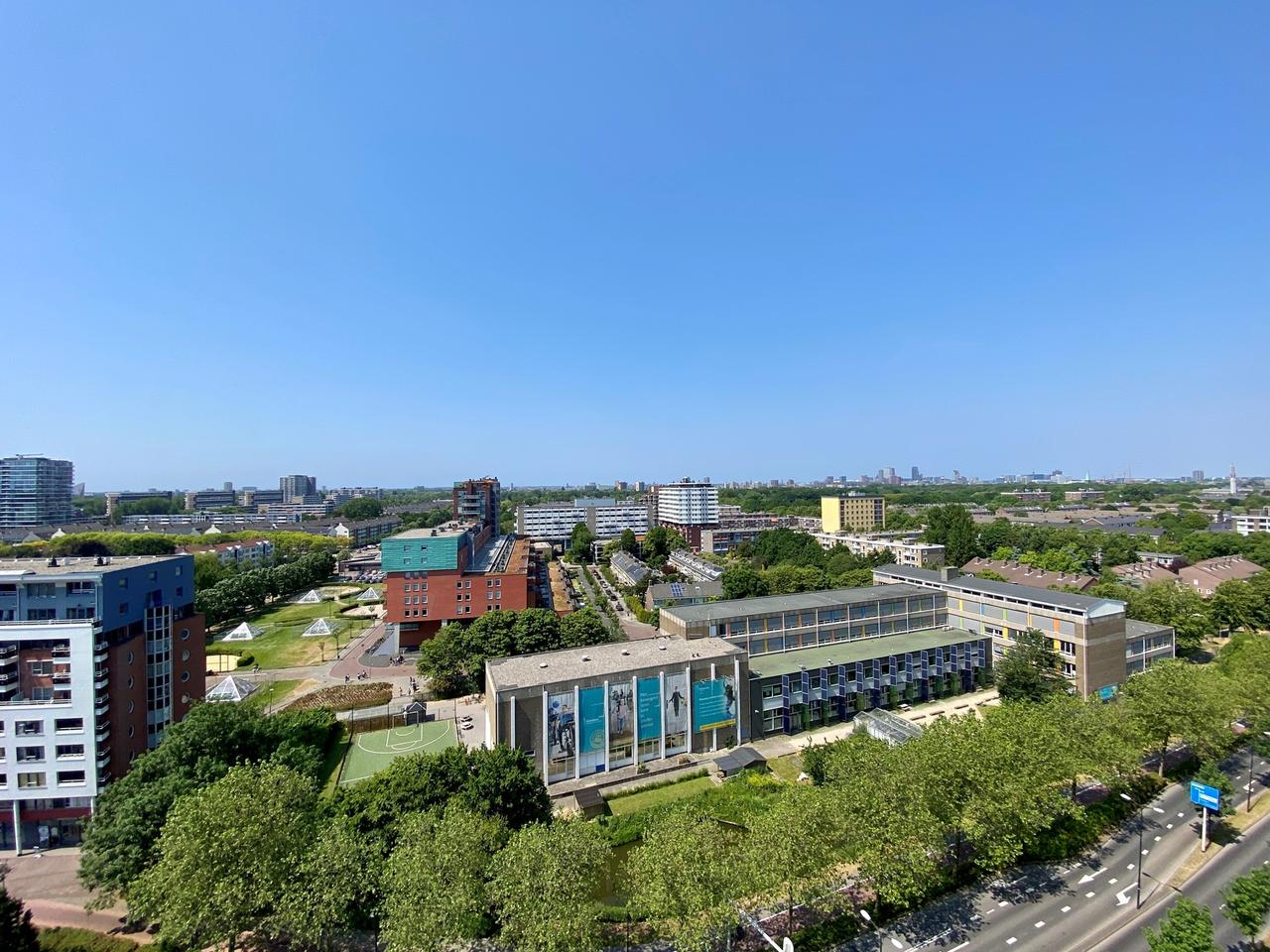 98 m² apartment with balcony and parking space - Image 37
