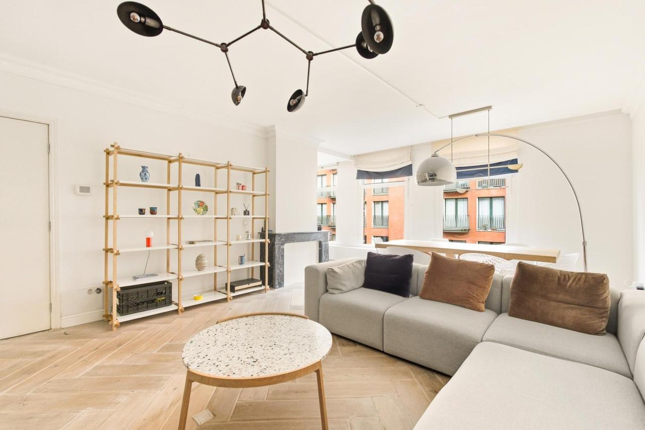 Furnished 1-Bedroom Apartment in De Pijp - Image 1
