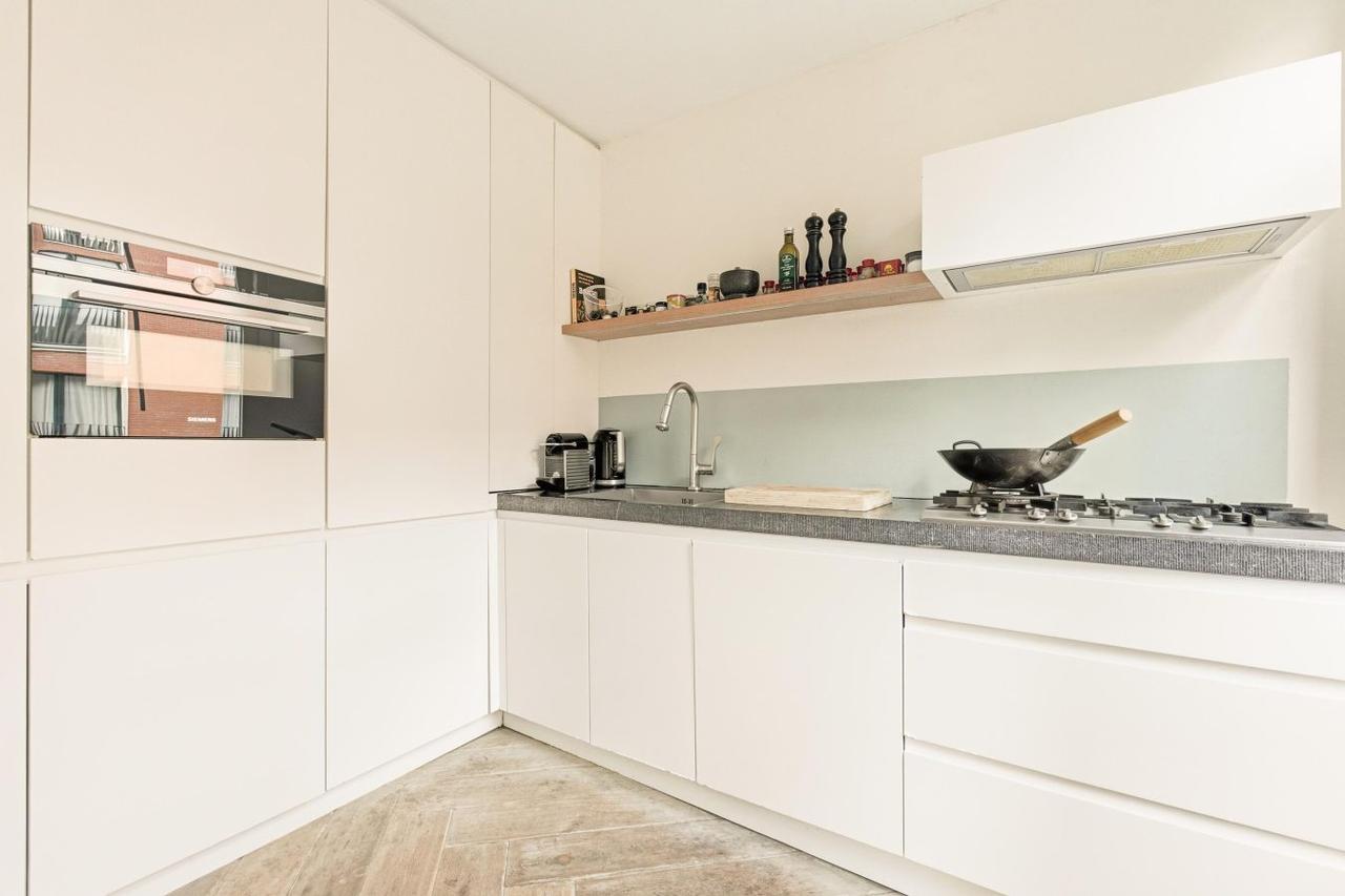 Furnished 1-Bedroom Apartment in De Pijp - Image 8