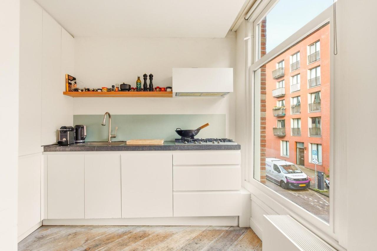 Furnished 1-Bedroom Apartment in De Pijp - Image 9