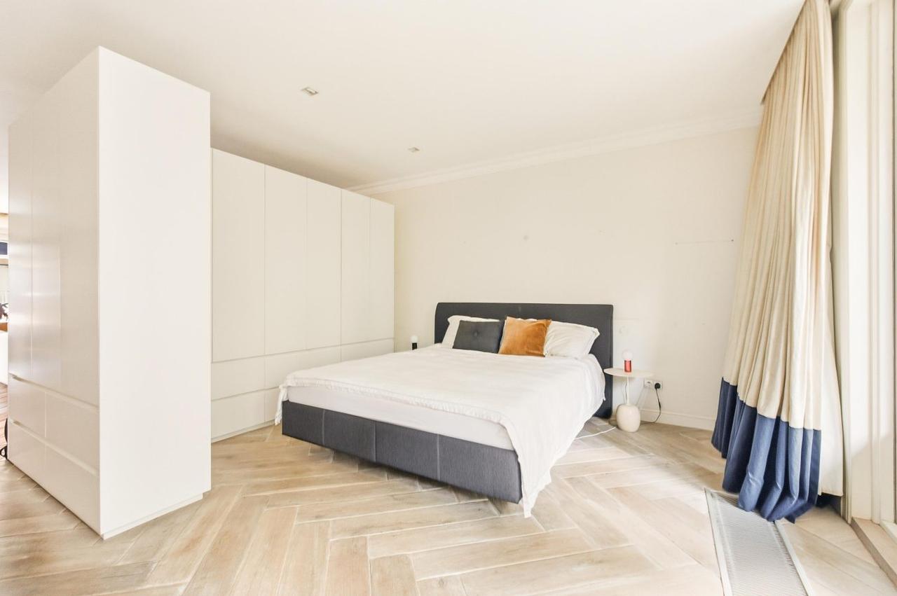 Furnished 1-Bedroom Apartment in De Pijp - Image 11