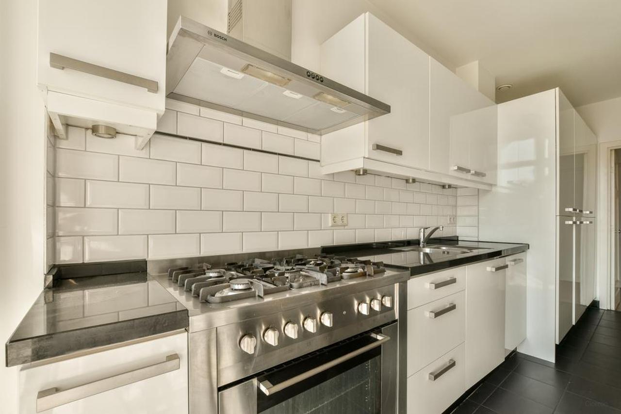 150 m² corner apartment with balcony in Oud-Zuid - Image 4