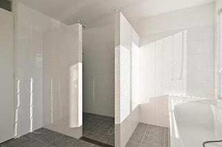 Four bedrooms with garden and roof terrace - Image 17