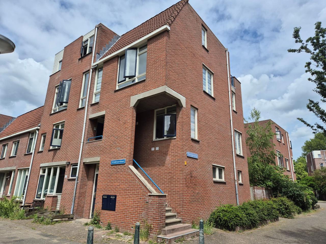 109 m² apartment with 3 bedrooms - Image 1