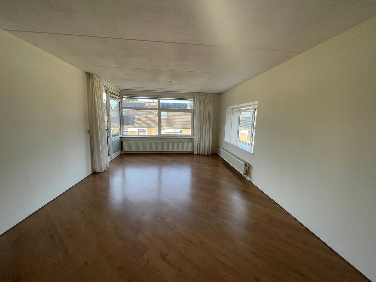 2-Bedroom Apartment with Balcony in Arnhem - Image 2