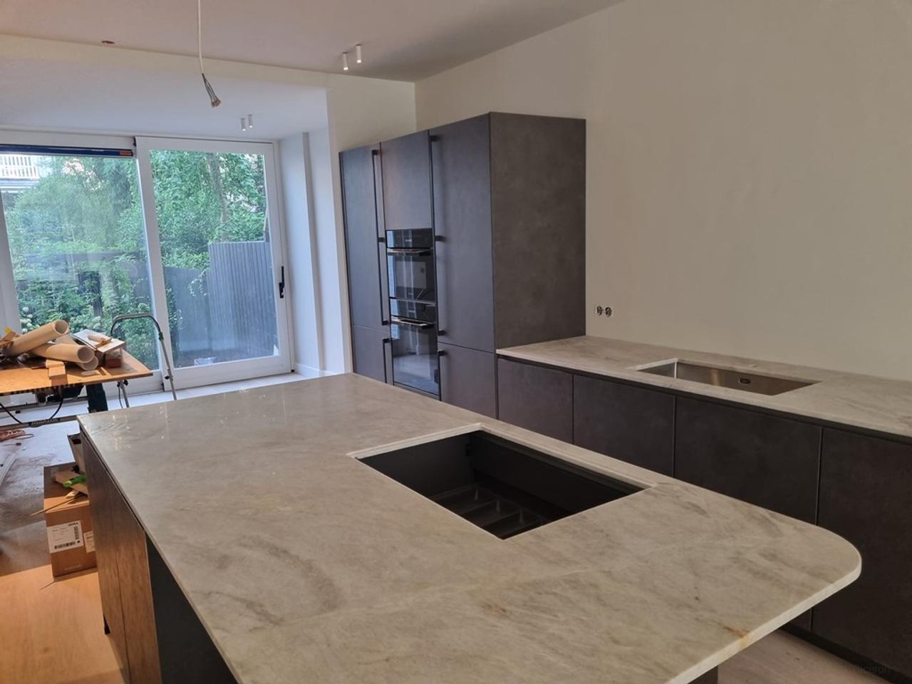 Available now: 3-bedroom apartment with garden - Image 4