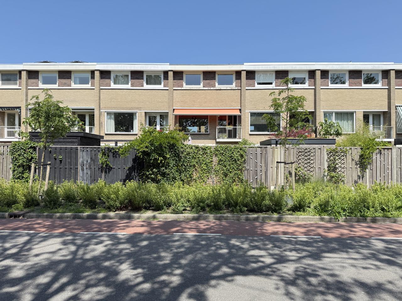 Drive-in woning met tuin en garage - Afbeelding 1