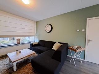 Furnished 4-Bedroom House with Garden - Image 7