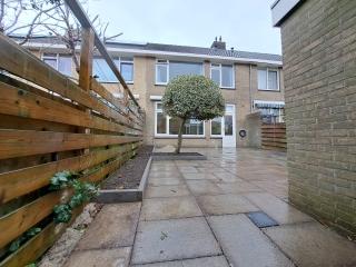 Furnished 4-Bedroom House with Garden - Image 10