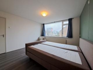 Furnished 4-Bedroom House with Garden - Image 15