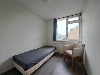 Furnished 4-Bedroom House with Garden - Image 16