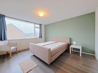 Furnished 4-Bedroom House with Garden - Image 17