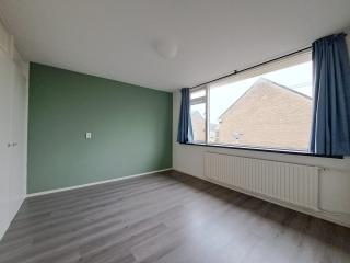 Furnished 4-Bedroom House with Garden - Image 18